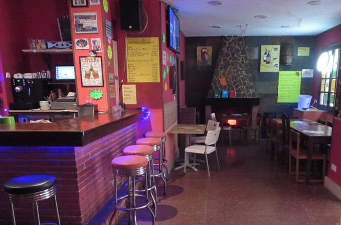 die rustikale Bar Pirata, eine kultige Location zum vorglühen