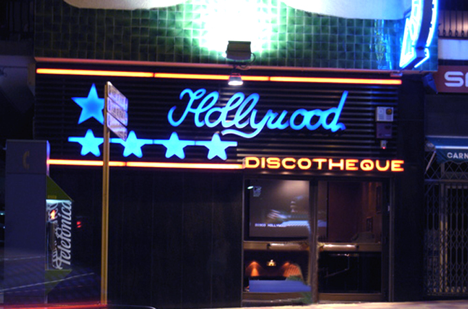 Die Außenansicht der Disco Hollywood in Lloret de Mar